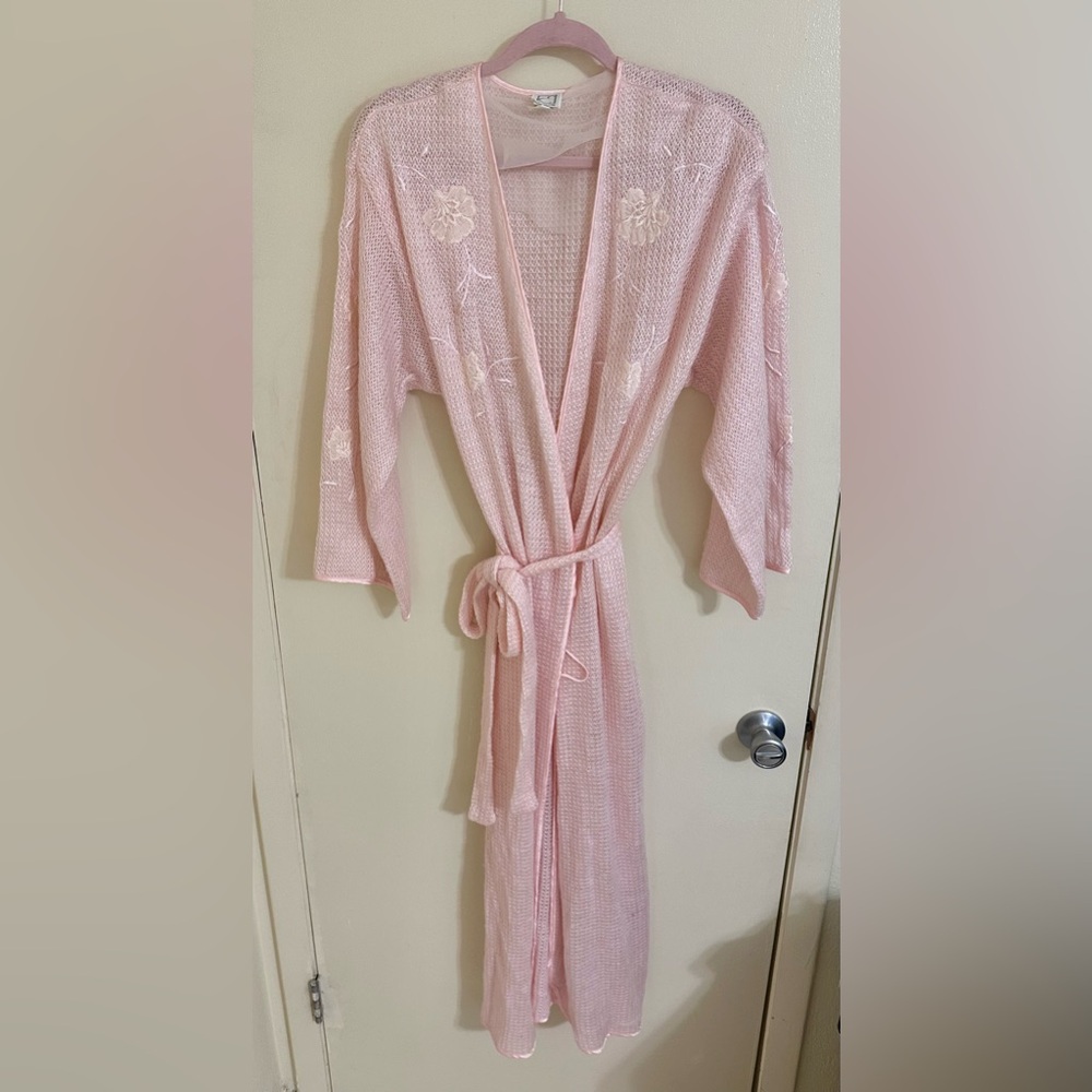 Pink Vintage Robe by Eve Stillman size Medium.  Never worn. New condition